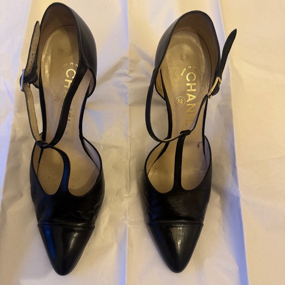 CHANEL T-strap Black Leather Heels with Pointed Toe and Glossy Finish - Picture 3 of 8
